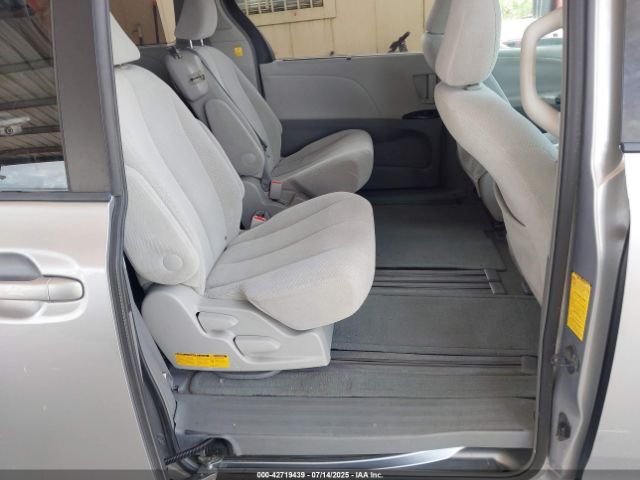 2011 TOYOTA SIENNA 5TDKK3DC5BS011438 Photo 7