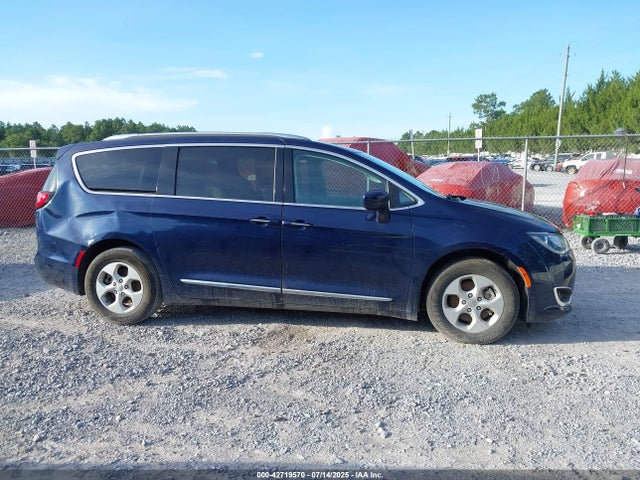 2C4RC1EG0HR650362 Chrysler 2017