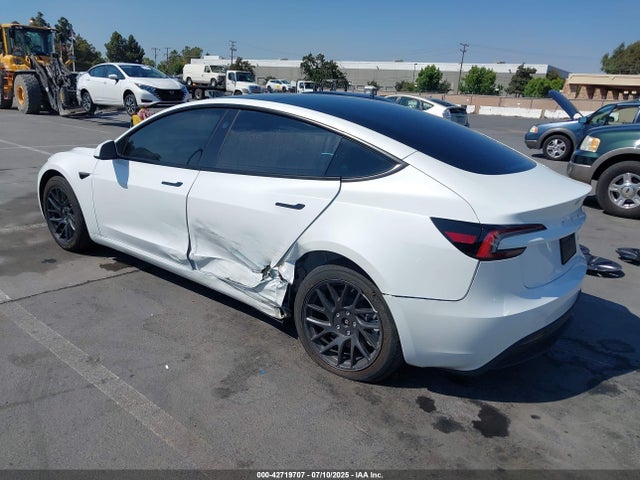 2025 TESLA MODEL 3 5YJ3E1EB3SF914858 Photo 2