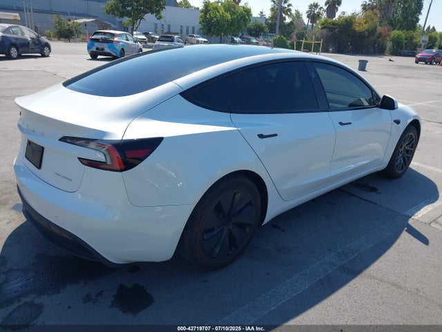 2025 TESLA MODEL 3 5YJ3E1EB3SF914858 Photo 3