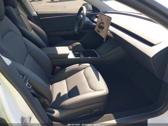 2025 TESLA MODEL 3 5YJ3E1EB3SF914858 Photo 4