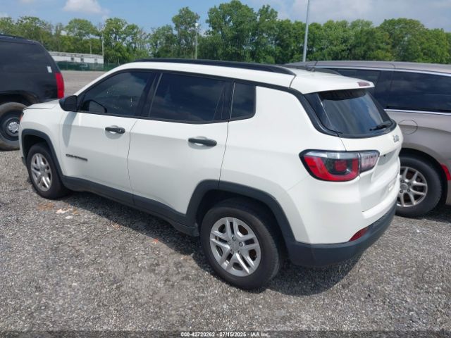 2018 JEEP COMPASS 3C4NJCAB0JT124679 Photo 2