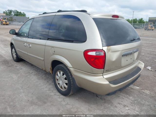 2005 CHRYSLER TOWN & COUNTRY 2C4GP54L05R314188 Photo 2
