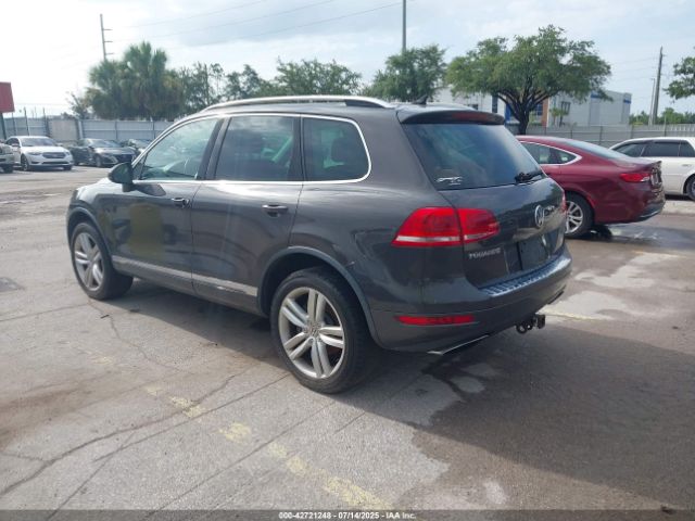 2013 VOLKSWAGEN TOUAREG WVGEF9BP9DD002780 Photo 2