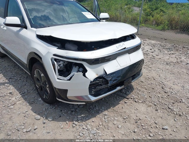KNDCR3L11S5134725 KIA Niro