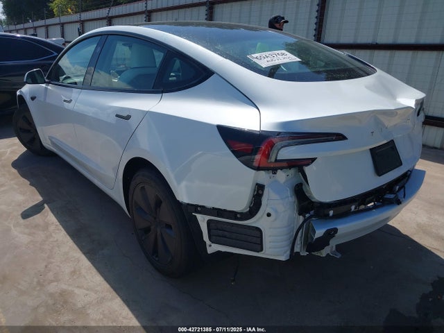 2025 TESLA MODEL 3 5YJ3E1EA8SF032494 Photo 2
