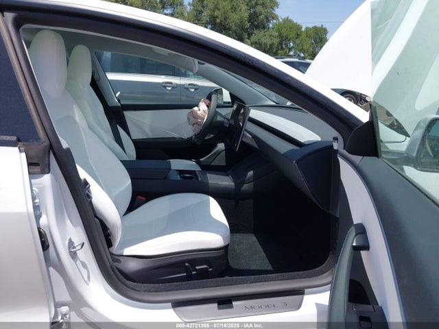2025 TESLA MODEL 3 5YJ3E1EA8SF032494 Photo 4