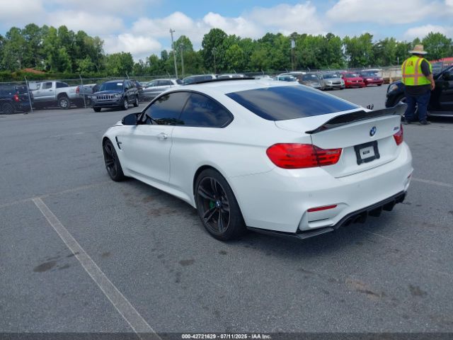 2015 BMW M4 WBS3R9C59FK329932 Photo 2