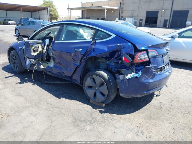 2018 TESLA MODEL 3 5YJ3E1EA5JF161095 Photo 2