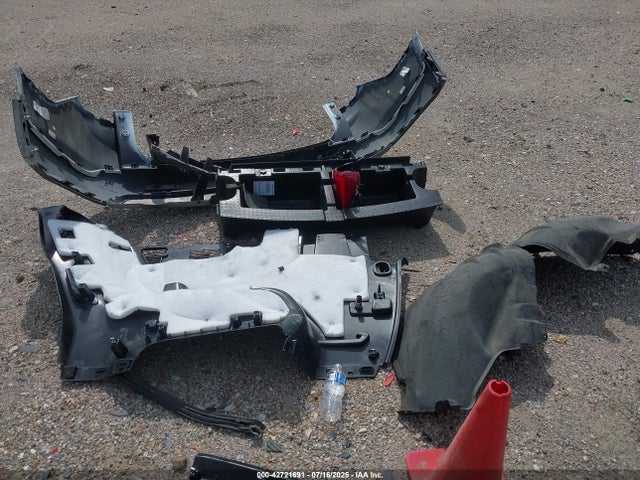 GMC lcv - sidi: spark ignited direct injection, vvt: variable valve timing, dcvcp, e85 max, e0-e100, alum 2017 1GKKNKLA2HZ153517 Image 12