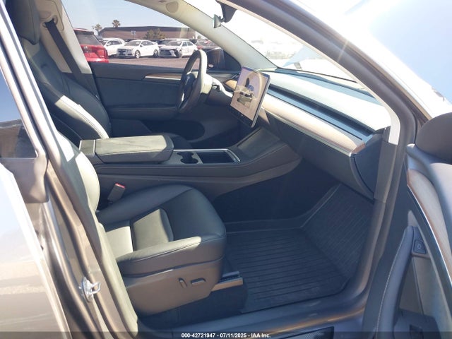 2025 TESLA MODEL Y 7SAYGDED4SF320589 Photo 4