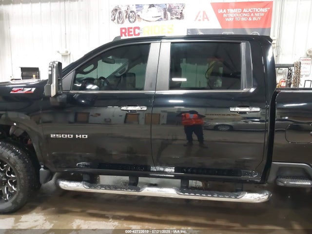 Chevrolet l8t 2023 1GC4YNE71PF156181 Image 18