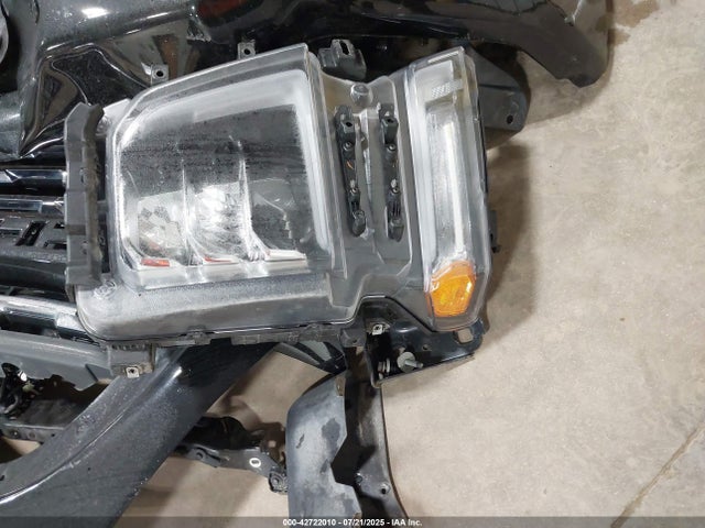 Chevrolet l8t 2023 1GC4YNE71PF156181 Image 13
