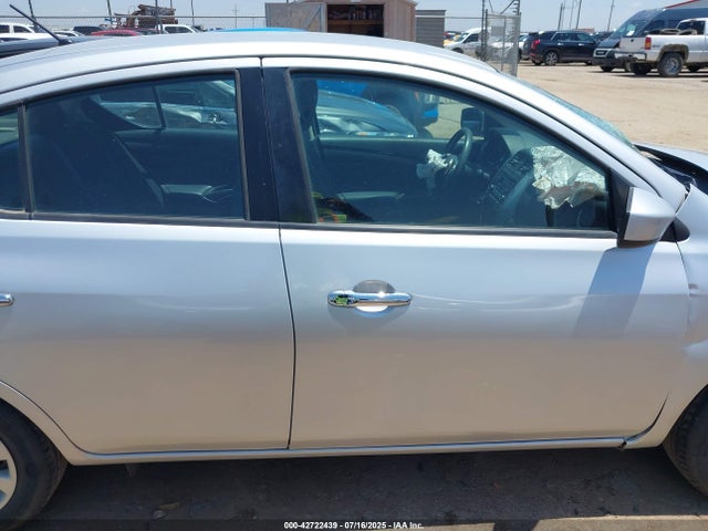 3N1CN7AP9HL815673 Nissan 2017