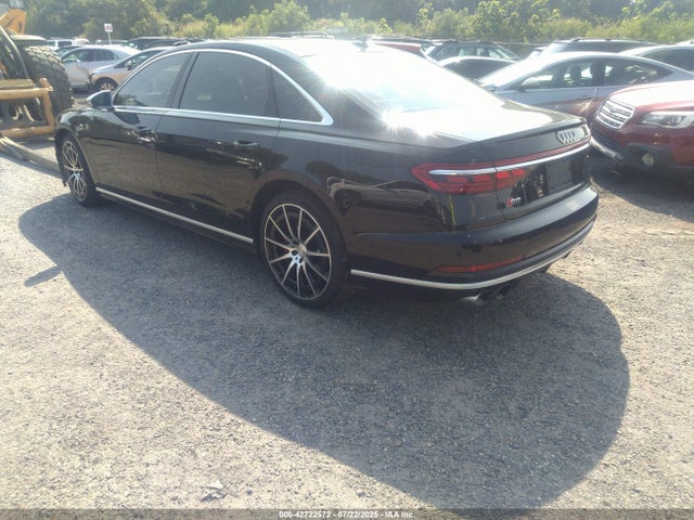 2020 AUDI S8 WAU8SAF81LN006958 Photo 2