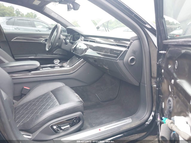 2020 AUDI S8 WAU8SAF81LN006958 Photo 4