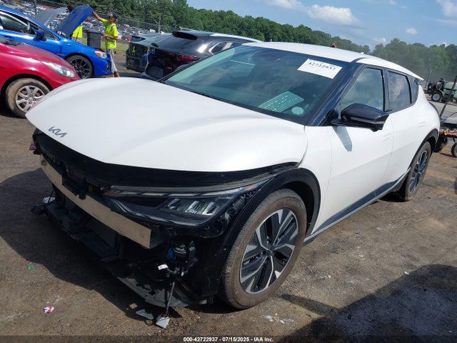 KIA 2023 2023 KNDC34LAXP5608458 Image 2