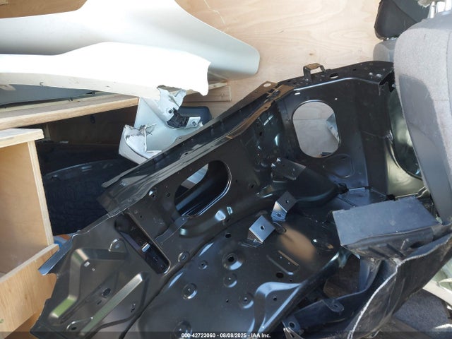 Nissan 2021 2021 1N6AF0LY0MN810593 Image 8