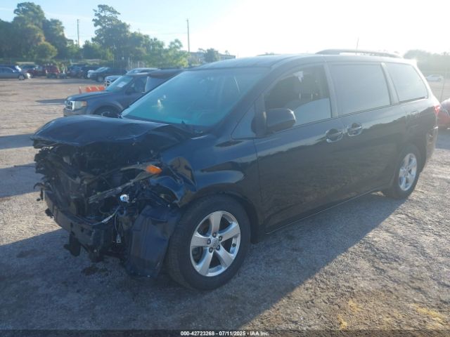 2017 TOYOTA SIENNA 5TDKZ3DC5HS811239 Photo 1