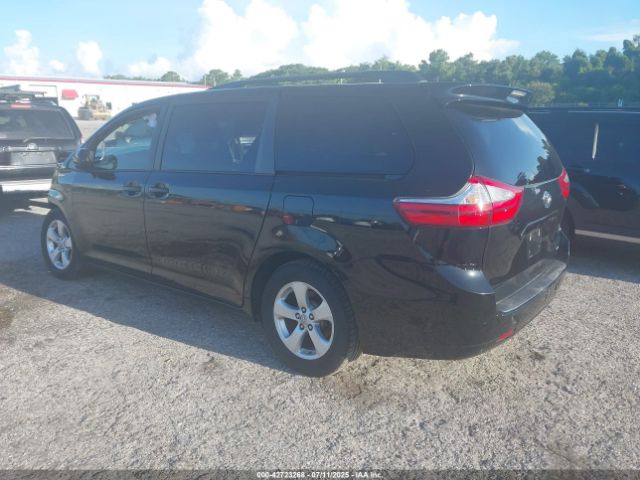 2017 TOYOTA SIENNA 5TDKZ3DC5HS811239 Photo 2