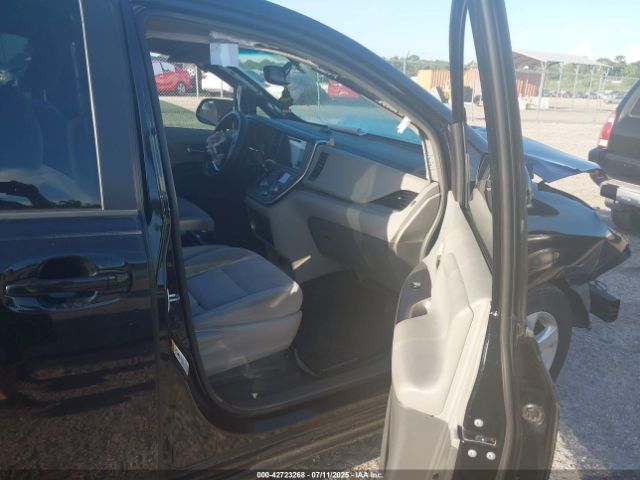 2017 TOYOTA SIENNA 5TDKZ3DC5HS811239 Photo 4