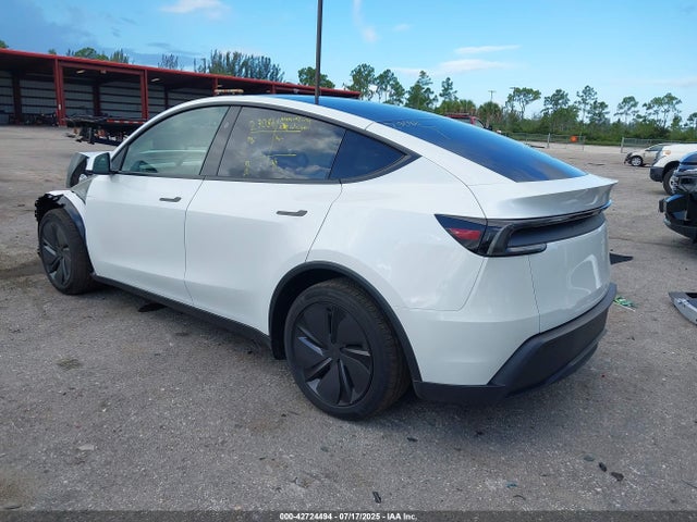 2026 TESLA MODEL Y 7SAYGDEDXTF378062 Photo 2