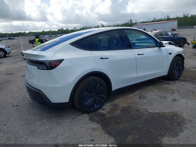 2026 TESLA MODEL Y 7SAYGDEDXTF378062 Photo 3