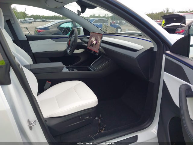 2026 TESLA MODEL Y 7SAYGDEDXTF378062 Photo 4