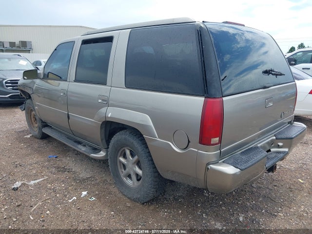2000 CADILLAC ESCALADE 1GYEK63R7YR222890 Photo 2