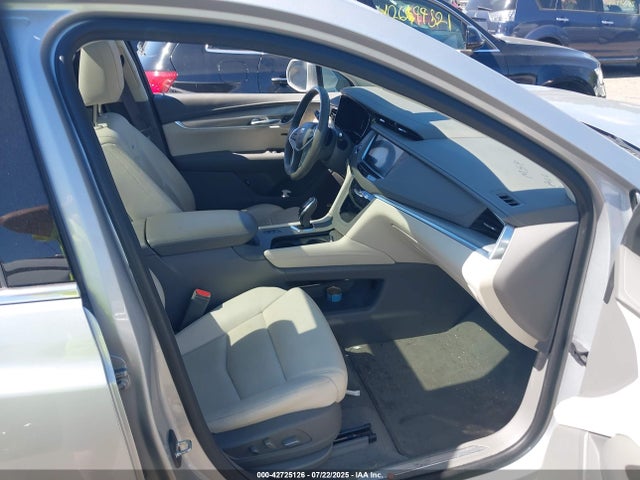 2017 CADILLAC XT5 1GYKNDRS2HZ157892 Photo 4