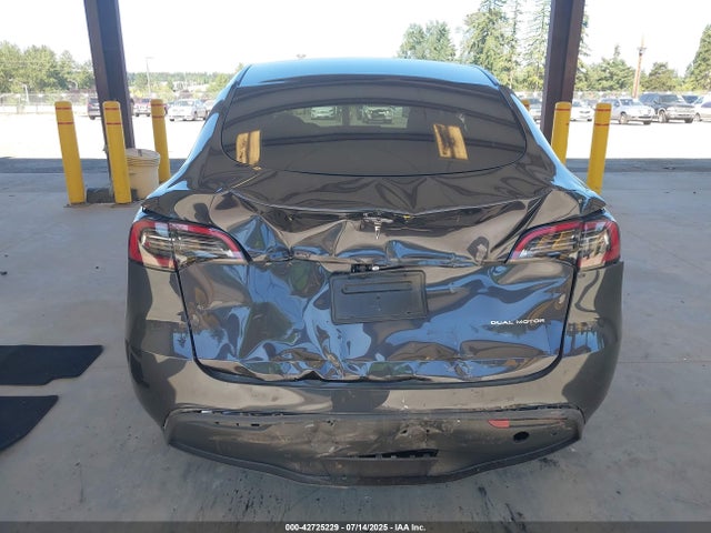 7SAYGDEE4RF119942 Tesla Model Y