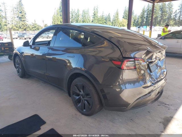 2024 TESLA MODEL Y 7SAYGDEE4RF119942 Photo 2