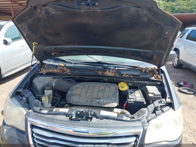 2C4RC1BG1ER243103 Chrysler Town and Country