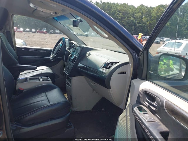 2C4RC1BG1ER243103 Chrysler Town and Country