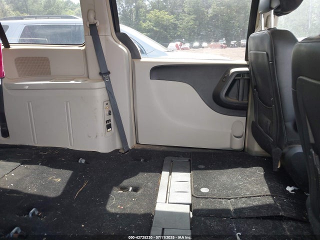 2C4RC1BG1ER243103 Chrysler Town and Country