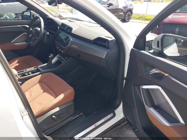 2025 AUDI Q3 WA1EECF37S1032090 Photo 4