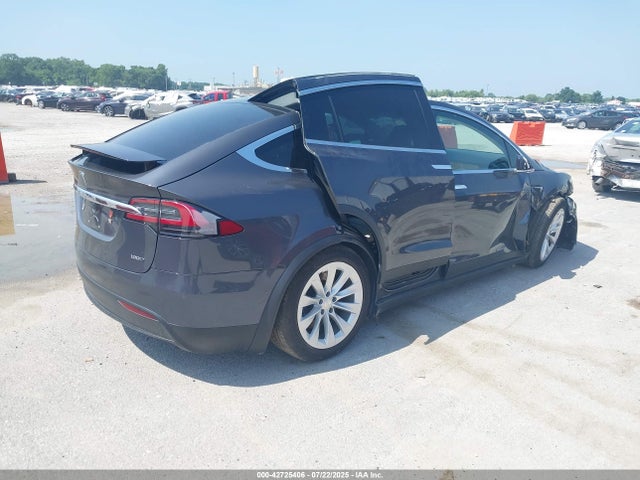 2018 TESLA MODEL X 5YJXCDE26JF112232 Photo 3