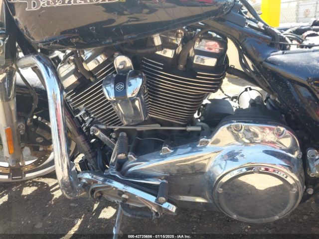 2018 HARLEY-DAVIDSON FLHX 1HD1KBC10JB653091 Photo 8