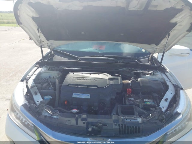 Honda j35y1 2016 1HGCR3F95GA013035 Image 10