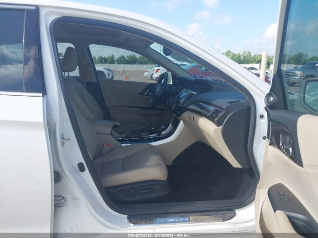 Honda j35y1 2016 1HGCR3F95GA013035 Image 5