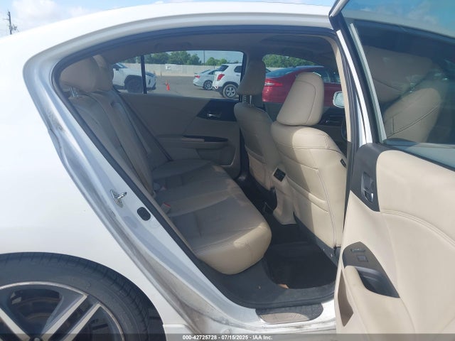 Honda j35y1 2016 1HGCR3F95GA013035 Image 8
