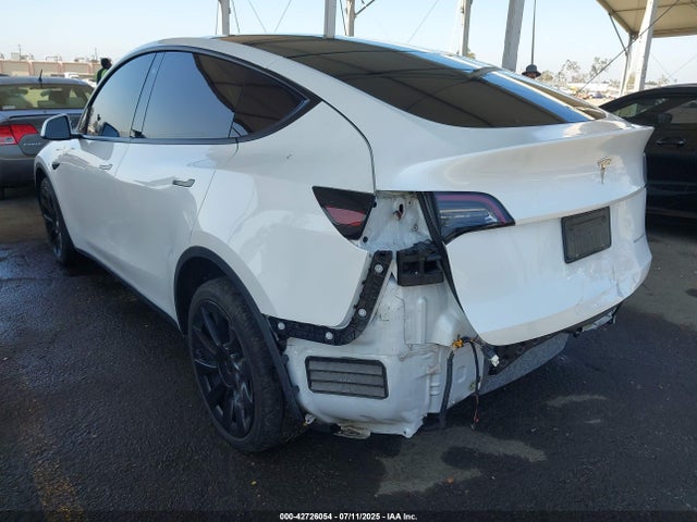 2020 TESLA MODEL Y 5YJYGDEE0LF029773 Photo 2