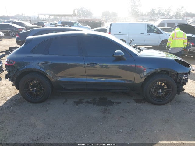Porsche Macan 2018 WP1AA2A53JLB21191 Image 14