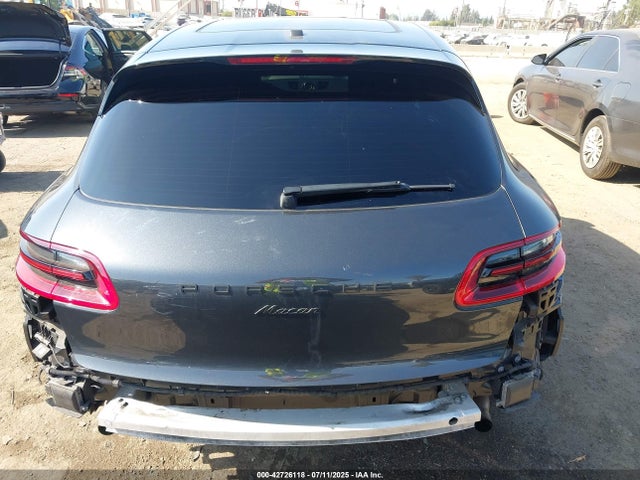 Porsche Macan 2018 WP1AA2A53JLB21191 Image 17