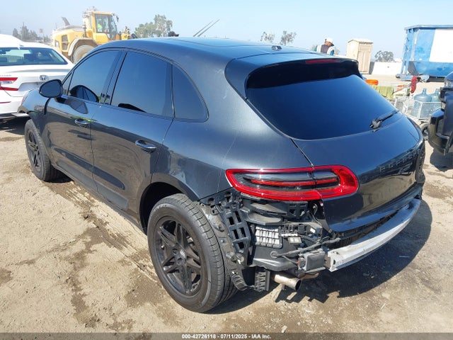 2018 PORSCHE MACAN WP1AA2A53JLB21191 Photo 2