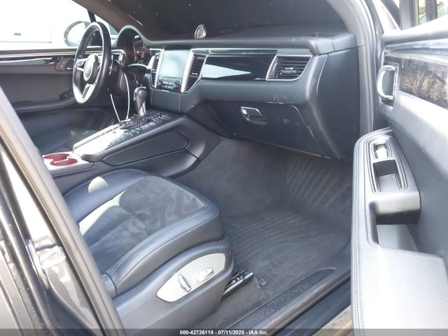 2018 PORSCHE MACAN WP1AA2A53JLB21191 Photo 4