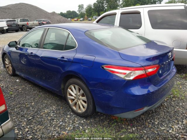 2018 TOYOTA CAMRY 4T1B11HK2JU576566 Photo 2