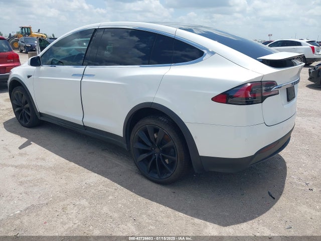 2020 TESLA MODEL X 5YJXCBE26LF246469 Photo 2