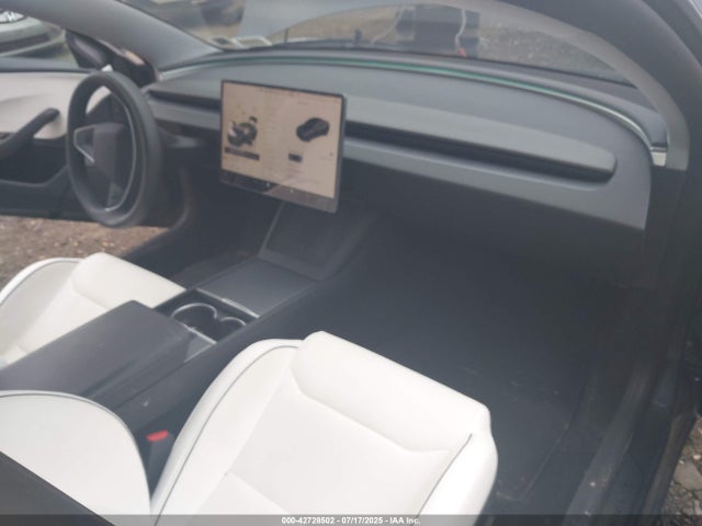 2025 TESLA MODEL 3 5YJ3E1ET1SF936219 Photo 4