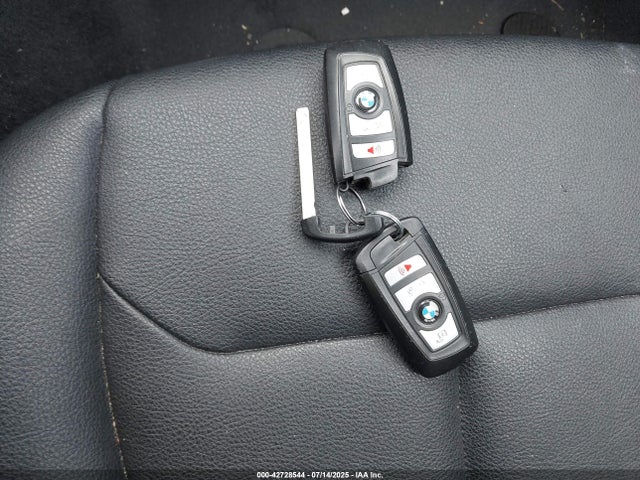 WBA8E5G54GNT41656 BMW 320i